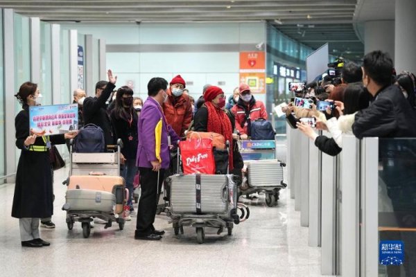 天牛宝配资 内地与港澳人员往来全面恢复后首个香港赴北京旅游团抵京