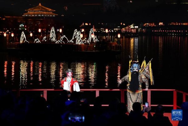 辉煌配资 西安：璀璨上元夜 花好月正圆